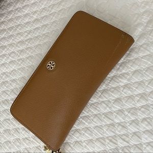 Tory Burch zip continental wallet